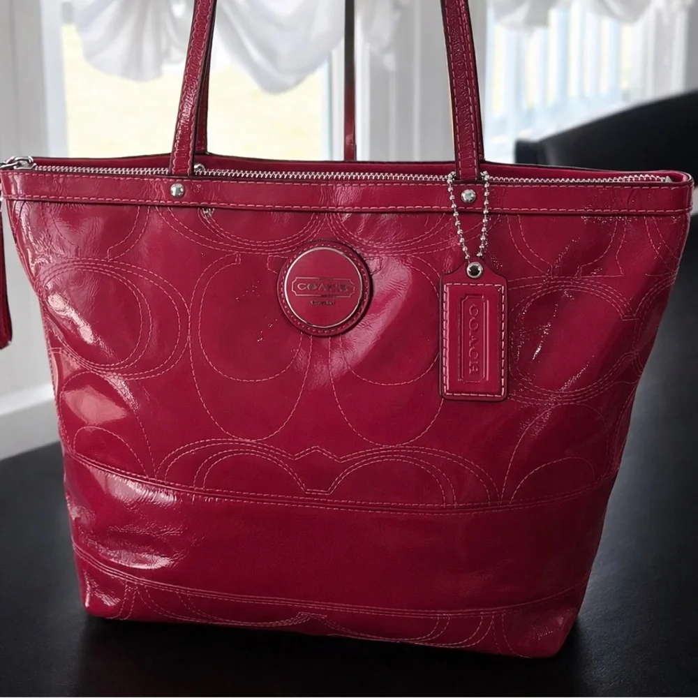 ✨ COACH Berry Pink Signature Patent Leather Tote - Iconic stitched 